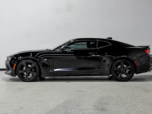 Used 2016 Chevrolet Camaro SS RWD image 8