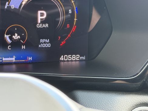 Used 2024 Chevrolet Colorado LT AWD/4WD image 21