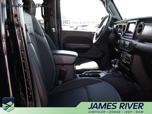 Used 2021 Jeep Gladiator Sport AWD/4WD image 9