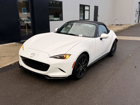 New 2025 MAZDA MX-5 Miata Grand Touring w/ Appearance Package image 2