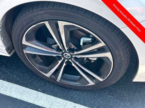 Used 2022 Nissan Sentra SR w/ SR Premium Package FWD image 2