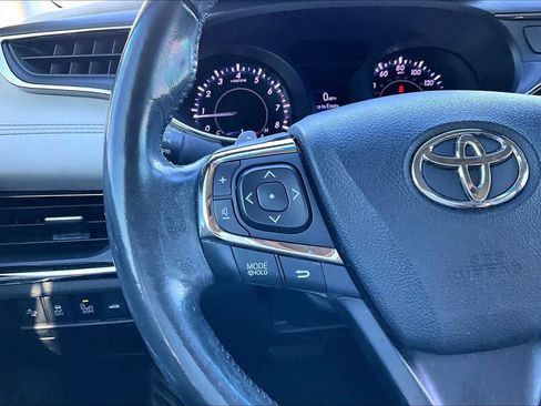 Used 2017 Toyota Avalon Limited image 22