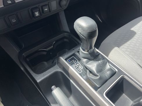 Used 2022 Toyota Tacoma SR5 RWD image 28