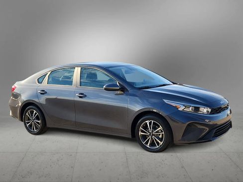 Used 2024 Kia Forte LXS image 2