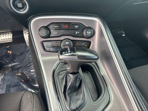 Used 2022 Dodge Challenger SXT image 9