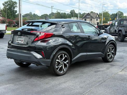 Used 2022 Toyota C-HR XLE FWD image 3