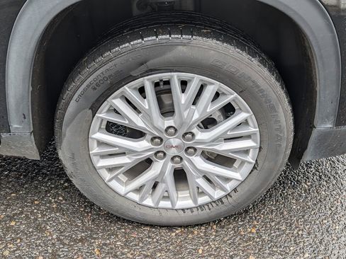 Used 2024 GMC Acadia Elevation image 9