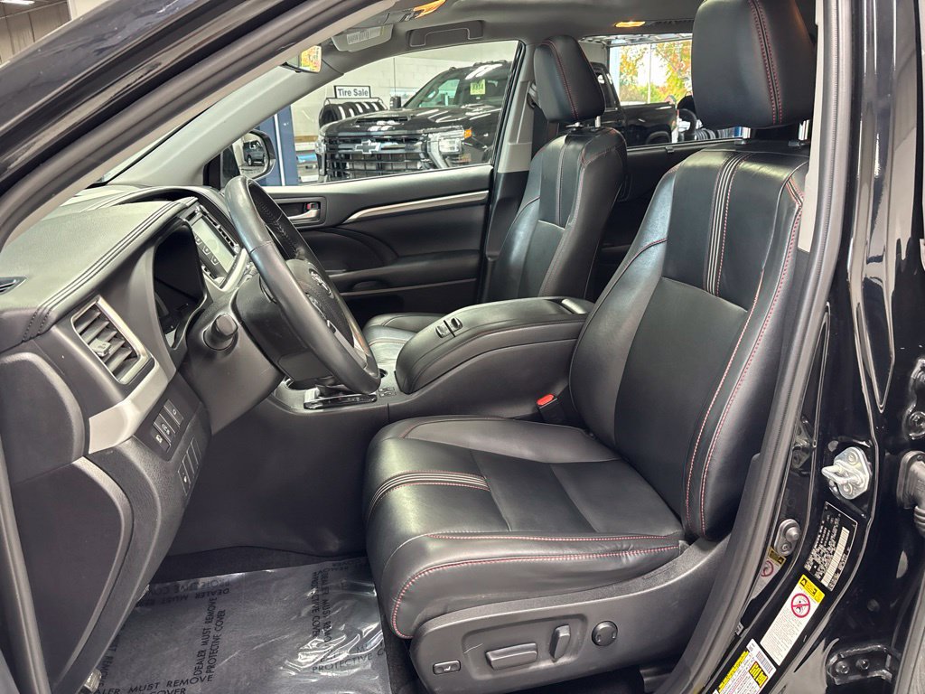 Used 2019 Toyota Highlander SE AWD/4WD image 10