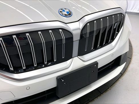 Used 2025 BMW i5 xDrive40 w/ M Sport Package AWD/4WD image 29