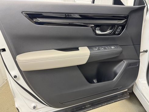 Used 2025 Honda CR-V EX-L image 8