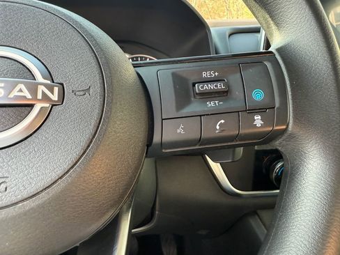 Used 2023 Nissan Rogue SV image 23