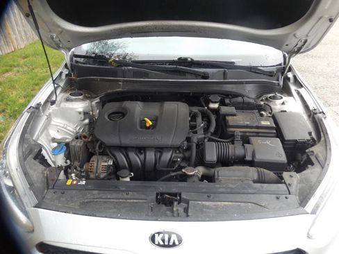 Used 2019 Kia Forte LXS FWD image 9