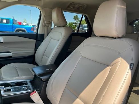 Used 2020 Ford Explorer XLT w/ Equipment Group 202A AWD/4WD image 15