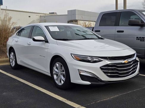 Used 2025 Chevrolet Malibu LT image 2