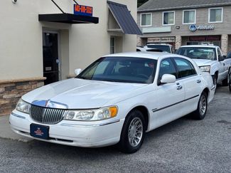 Used 2000 Lincoln Town Car Signature image 1