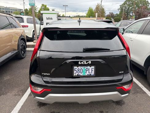 Certified 2023 Kia Niro LX FWD image 5