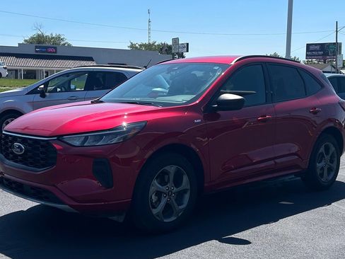 Used 2024 Ford Escape ST-Line w/ Tech Pack #1 AWD/4WD image 3