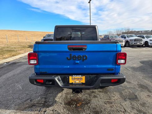 Used 2023 Jeep Gladiator Overland w/ Cold Weather Group image 5