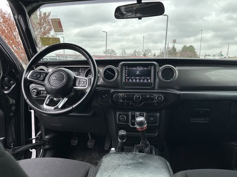 Used 2018 Jeep Wrangler Unlimited Sahara image 27