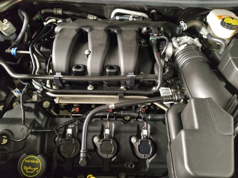 Used 2018 Ford Explorer XLT w/ Equipment Group 202A image 30