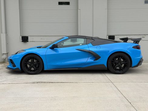 Used 2021 Chevrolet Corvette Stingray Premium Cpe w/ Z51 Performance Package RWD image 2