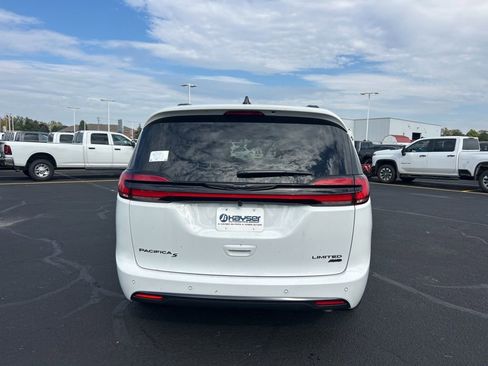 New 2026 Chrysler Pacifica Limited w/ S Appearance Package image 6