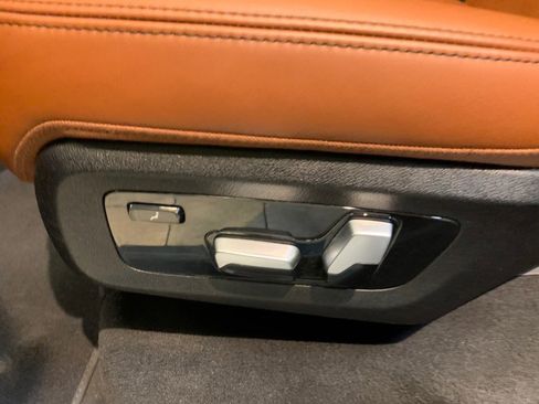 Used 2023 BMW X7 xDrive40i w/ M Sport Package AWD/4WD image 57