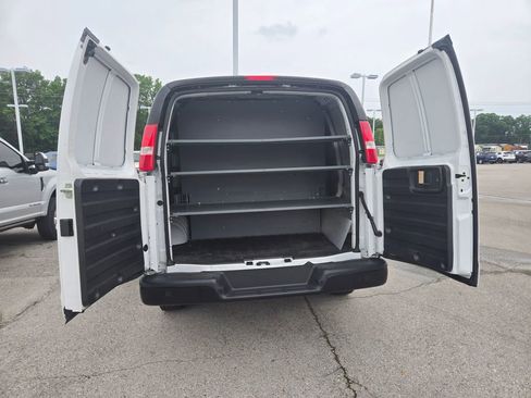 Used 2021 Chevrolet Express 2500 RWD image 5