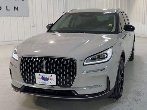 Used 2024 Lincoln Corsair Reserve image 4