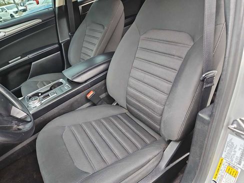 Used 2019 Ford Fusion SE FWD image 16