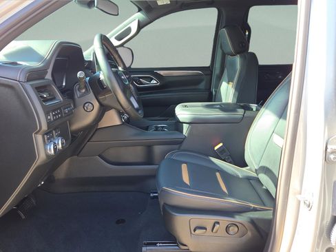 Used 2024 GMC Yukon AT4 w/ Technology Package AWD/4WD image 9