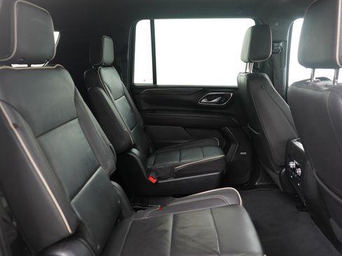 Used 2022 GMC Yukon XL SLT w/ SLT Luxury Package image 12