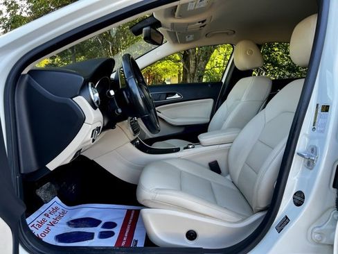 Used 2015 Mercedes-Benz GLA 250 4MATIC w/ Premium Package image 16