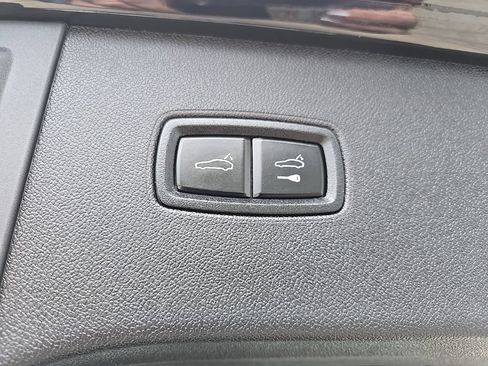 Used 2024 Porsche Cayenne w/ Premium Package AWD/4WD image 94