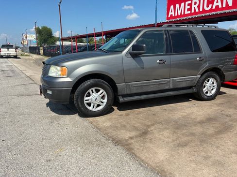 Used 2005 Ford Expedition XLT AWD/4WD image 2