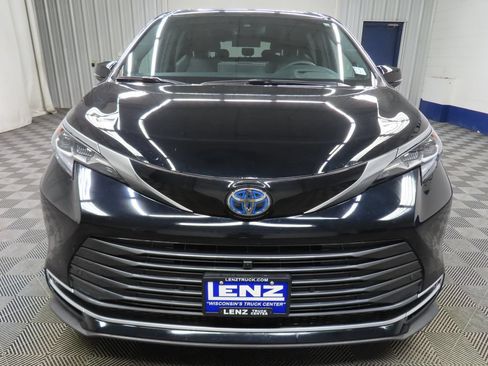Used 2025 Toyota Sienna Platinum AWD/4WD image 51