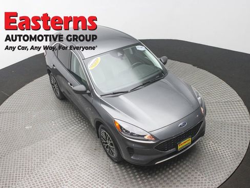 Used 2022 Ford Escape SE w/ Cold Weather Package FWD image 3