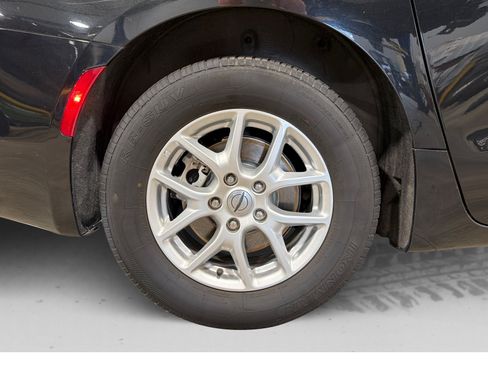 Used 2023 Chrysler Voyager LX FWD image 50