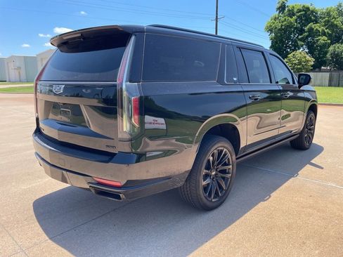 Used 2024 Cadillac Escalade ESV Sport Platinum w/ LPO, ONYX Package AWD/4WD image 4