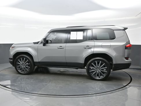 Used 2025 Lexus GX 550 w/ Accessory Package (2T) AWD/4WD image 3