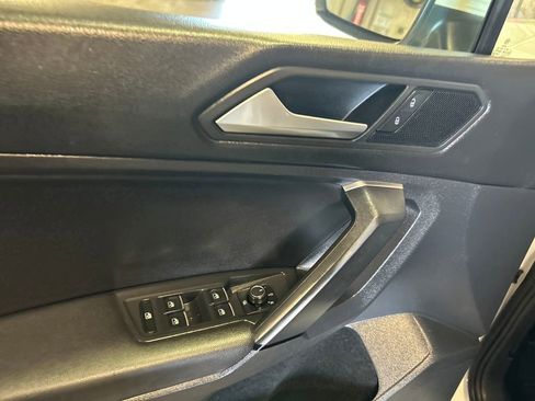 Used 2019 Volkswagen Tiguan SE image 12