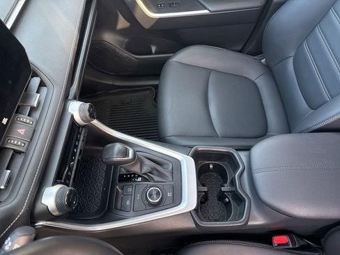 Used 2024 Toyota RAV4 XLE Premium image 40
