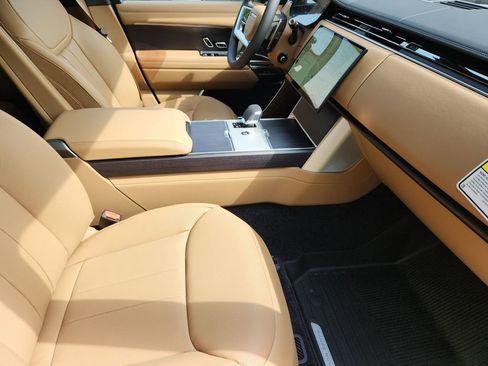 New 2026 Land Rover Range Rover SE AWD/4WD image 3