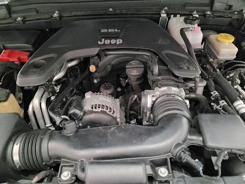 Used 2018 Jeep Wrangler Unlimited Sport S AWD/4WD image 30