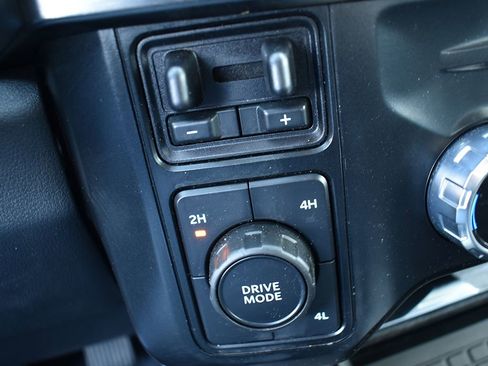 Used 2023 Ford F250 Lariat w/ Chrome Package image 28