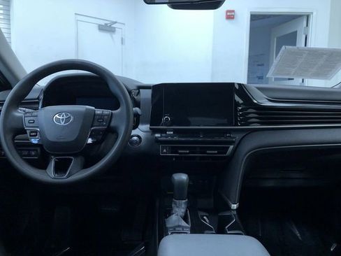 Used 2025 Toyota Camry LE image 18