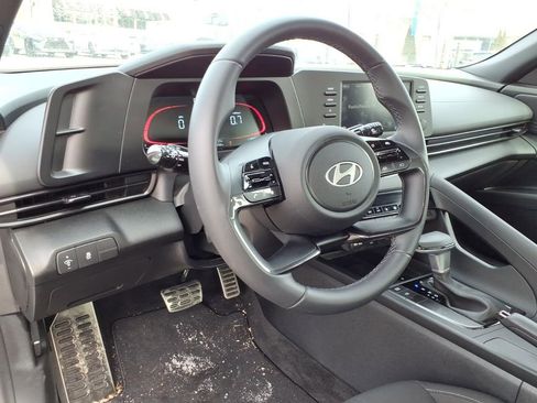 Certified 2025 Hyundai Elantra Sport image 25