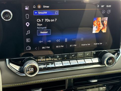 Used 2025 Chevrolet Colorado ZR2 w/ Technology Package AWD/4WD image 23