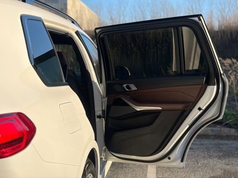 Used 2020 BMW X7 xDrive40i w/ M Sport Package image 18