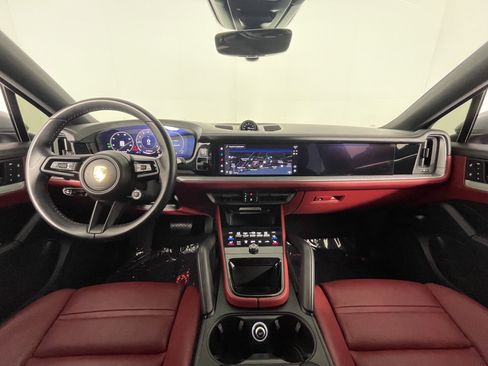 Used 2024 Porsche Cayenne Coupe image 13